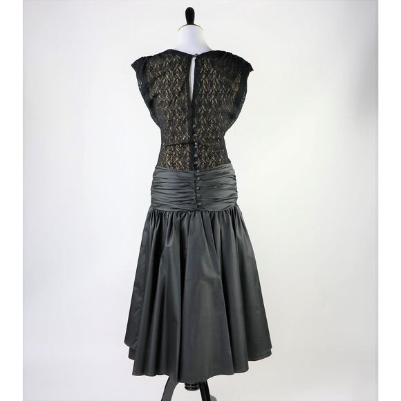 Vintage 1980s Nude Illusion Lace Dress with Drop Waist, Ruffle Bottom Large - Picture 5 of 10